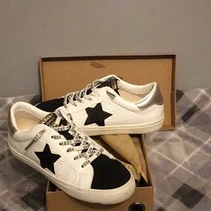 Vintage Havana Sneakers.